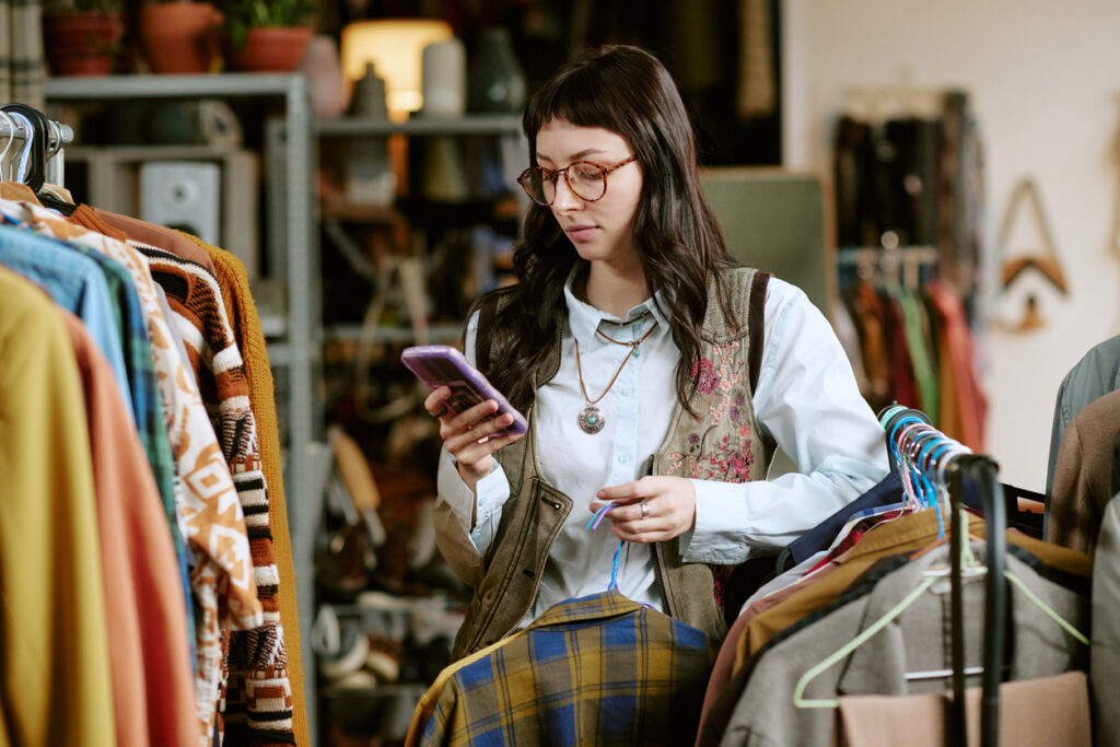 Reseller using thrift store technology to find good deals at the thrift store.